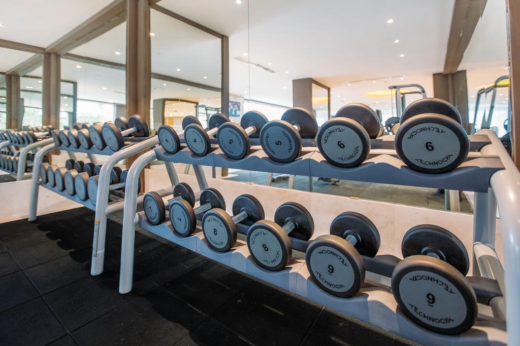 The Biltmore Tbilisi Hotel Exteriér fotografie Dumbbells on a rack
