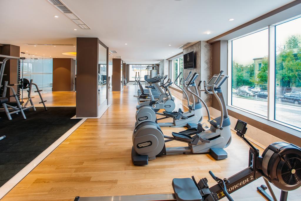 The Biltmore Tbilisi Hotel Exteriér fotografie The gym at the hotel