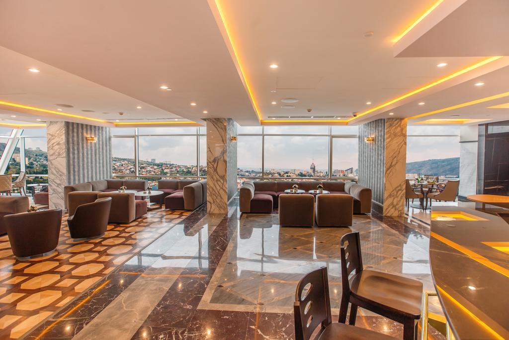 The Biltmore Tbilisi Hotel Exteriér fotografie The lounge at the hotel
