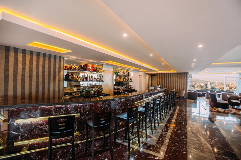 The Biltmore Tbilisi Hotel Exteriér fotografie The bar at the lobby