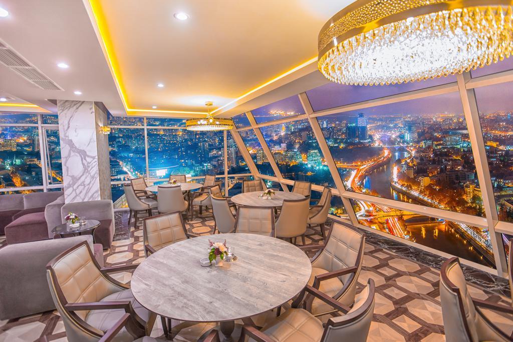 The Biltmore Tbilisi Hotel Exteriér fotografie The 360° Sky Bar