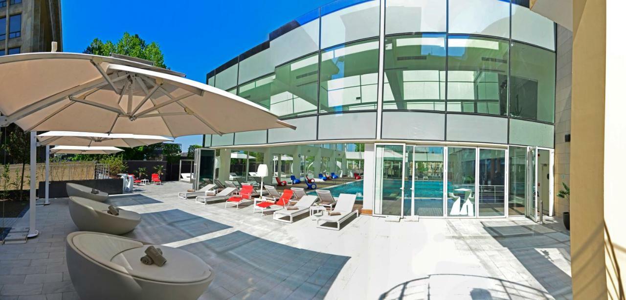 The Biltmore Tbilisi Hotel Exteriér fotografie The pool area